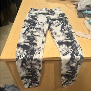 Abstract Black and White Leggings
